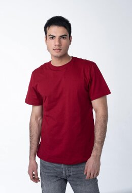 Бордовая мужская футболка